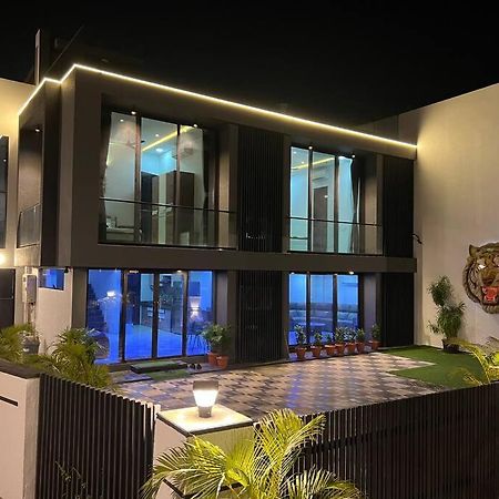 Stayhaven Starmount 4Bhk & Pool Mumbai Bagian luar foto