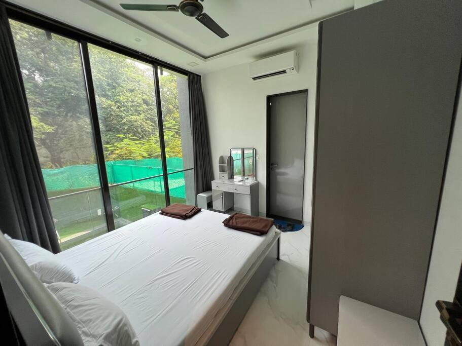 Stayhaven Starmount 4Bhk & Pool Mumbai Bagian luar foto