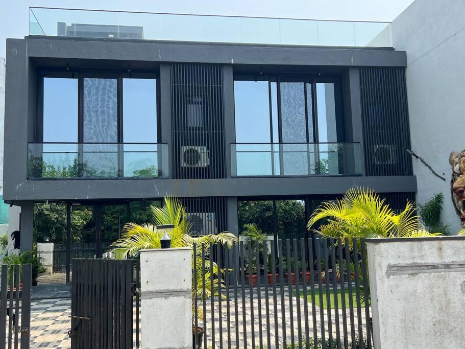 Stayhaven Starmount 4Bhk & Pool Mumbai Bagian luar foto