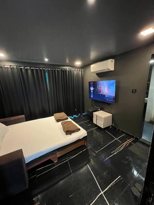 Stayhaven Starmount 4Bhk & Pool Mumbai Bagian luar foto