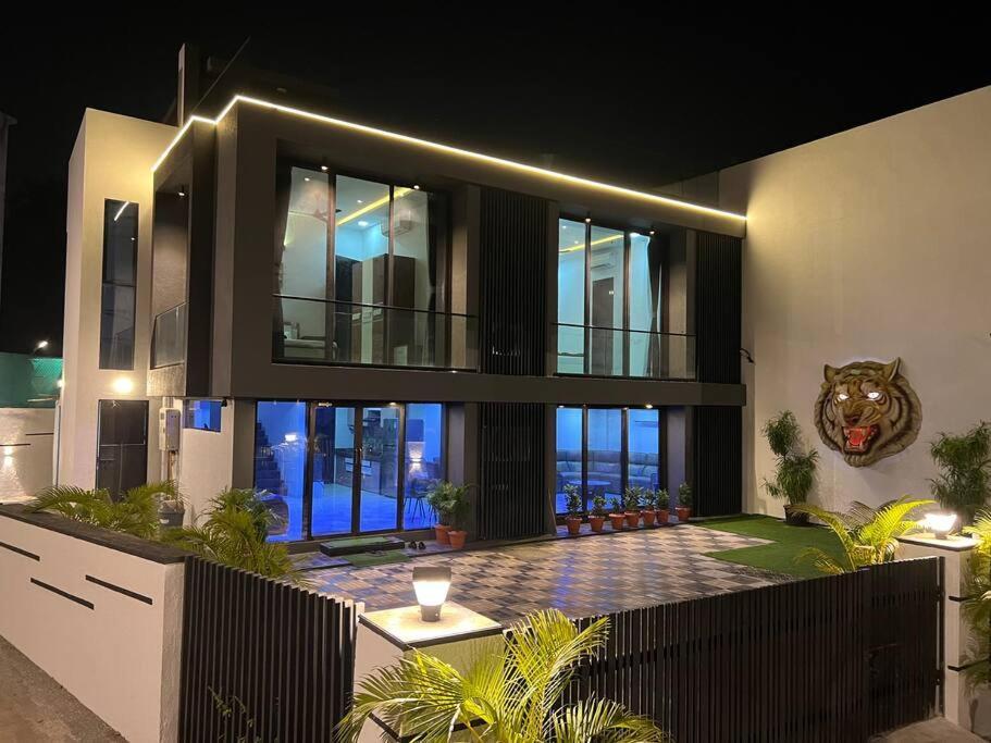 Stayhaven Starmount 4Bhk & Pool Mumbai Bagian luar foto